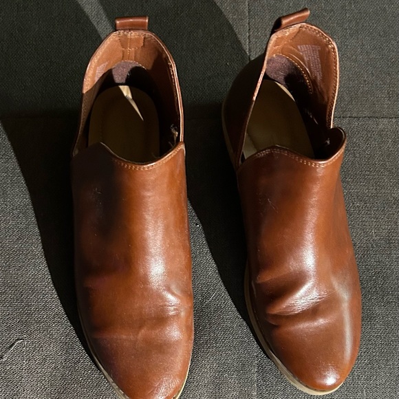 Universal Threads Short Brown Boots - Picture 5 of 6